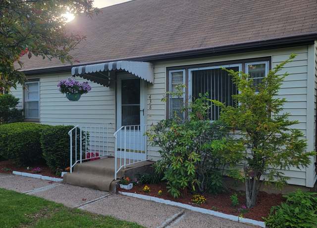 Property at 438 Smith Ave, New Haven, CT 06513, 4 beds, 1 bath