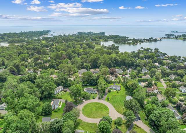 Property at 10 Duffys Ln, Darien, CT 06820, 5 beds, 3 baths