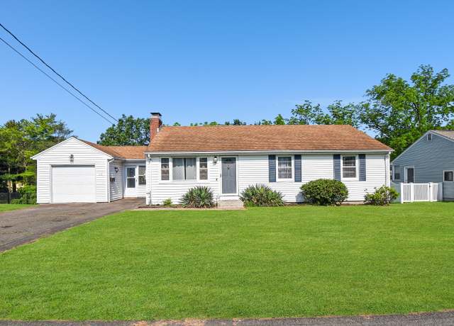 Property at 34 York Rd, Berlin, CT 06037, 3 beds, 1 bath