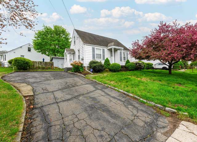 Property at 95 Vista Dr, East Haven, CT 06512, 2 beds, 1 bath