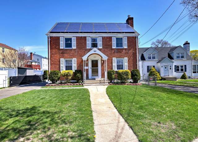 Property at 1852 Madison Ave, Bridgeport, CT 06606, 5 beds, 2.5 baths
