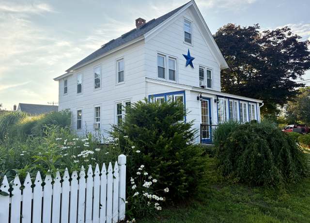 Property at 53 Smith St, East Lyme, CT 06357, 3 beds, 2.5 baths