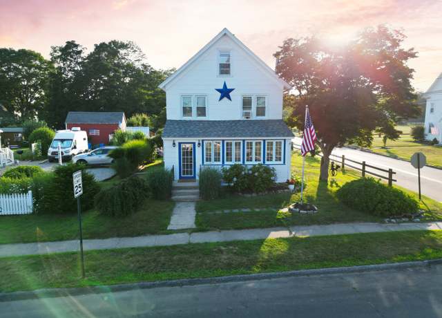 Property at 53 Smith St, East Lyme, CT 06357, 3 beds, 2.5 baths