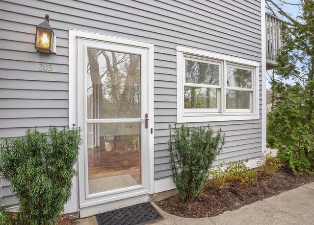 Property at 351 Pemberwick Rd Apt 205, Greenwich, CT 06831, 1 bed, 1 bath
