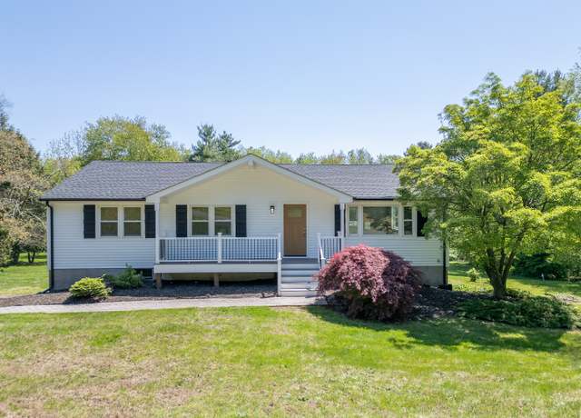 Property at 9 Punkin Dr, Ellington, CT 06029, 3 beds, 3 baths