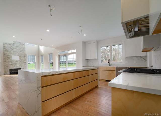 Property at 10 Pumpkin Grv, East Lyme, CT 06333, 4 beds, 2.5 baths