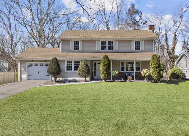 Property at 94 Three Lakes Dr, Stamford, CT 06902, 4 beds, 2.5 baths
