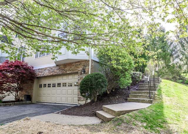 Property at 21 Woodcrest Ln #21, Danbury, CT 06810, 3 beds, 2.5 baths