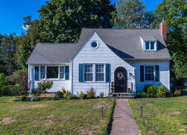 Property at 15 Laydon Ave, North Haven, CT 06473, 3 beds, 2.5 baths