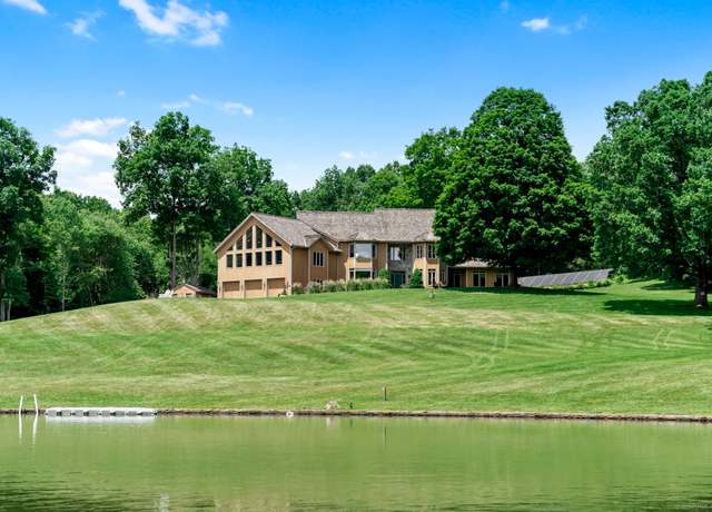 Property at 39 Quanopaug Trl, Woodbury, CT 06798, 5 beds, 5 baths