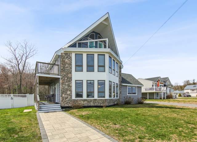 Property at 75 N Main St, East Hampton, CT 06424, 3 beds, 3 baths
