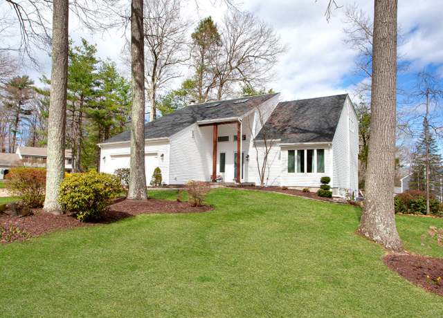 Property at 34 Michael Dr, Farmington, CT 06032, 3 beds, 3.5 baths