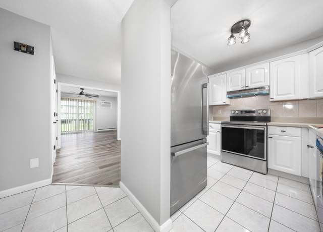 Property at 1400 Meriden Rd Apt 1-2, Waterbury, CT 06705, 2 beds, 1.5 baths