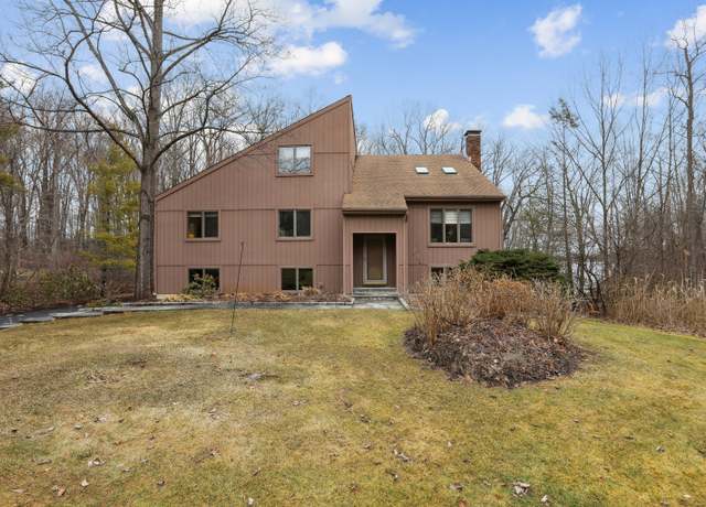 Property at 20 Lakecrest Dr, Danbury, CT 06811, 4 beds, 2.5 baths