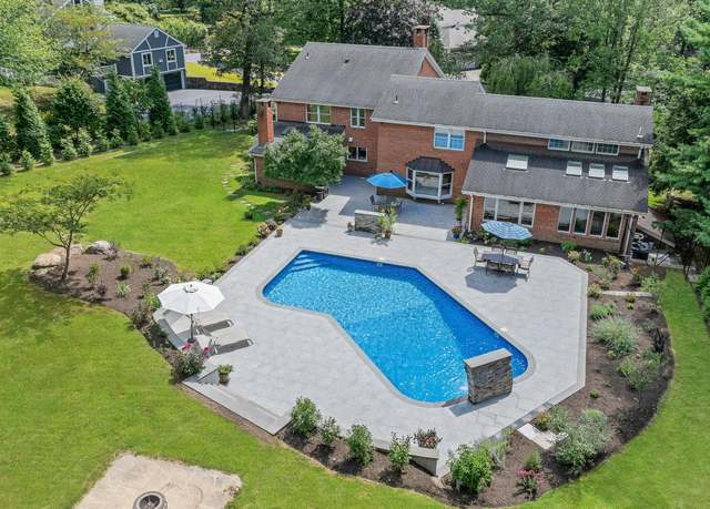 Property at 25 Cogswell Ln, Stamford, CT 06902, 5 beds, 7.5 baths