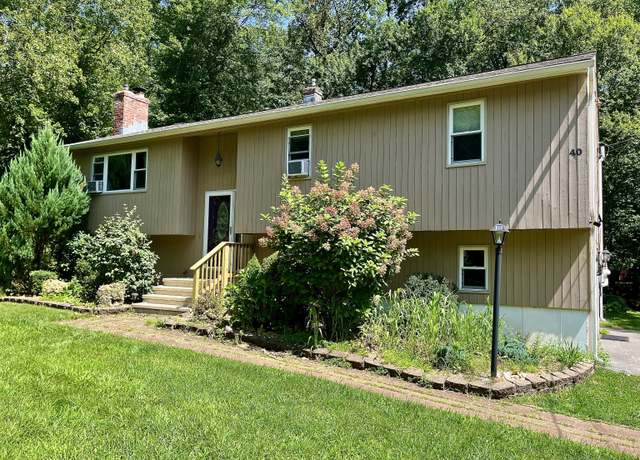 Property at 40 Crestwood Dr, East Hampton, CT 06424, 3 beds, 2 baths