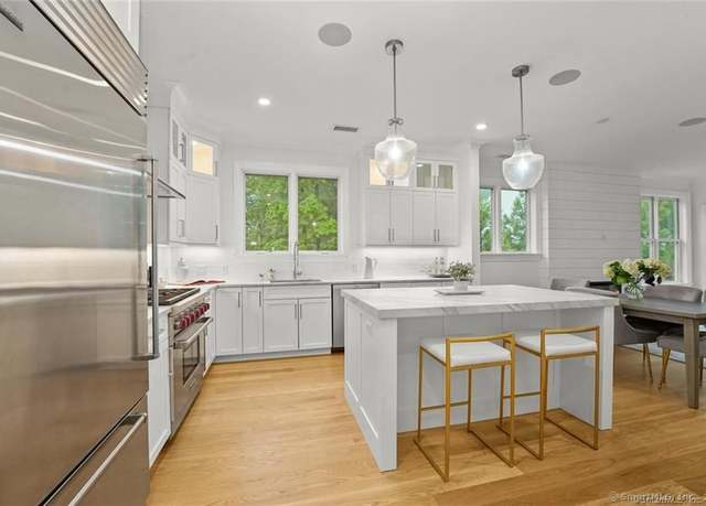 Property at 202 Gramercy Park #202, New Canaan, CT 06840, 2 beds, 2.5 baths