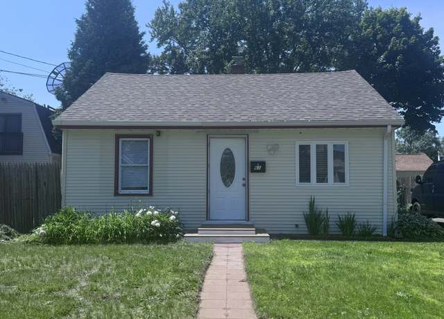 Property at 61 Naubuc Ave, East Hartford, CT 06118, 3 beds, 1.5 baths