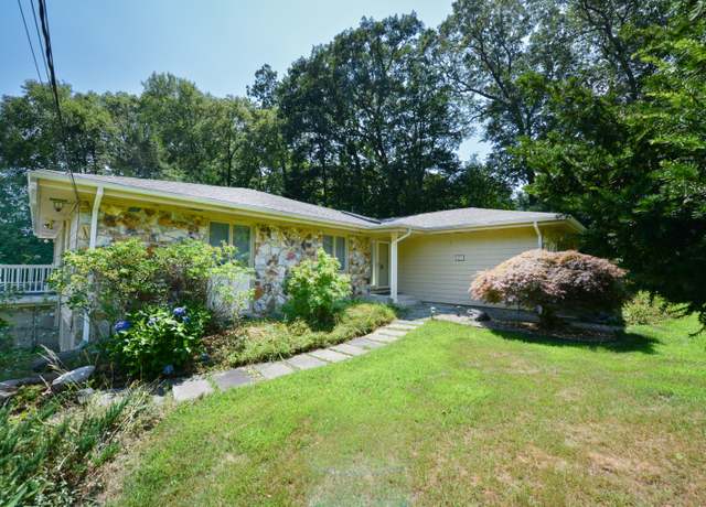 Property at 123 El Toro Dr, Bristol, CT 06010, 5 beds, 3 baths