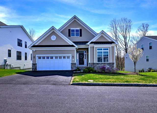 Property at 32 Enclave Cir #32, Newtown, CT 06470, 4 beds, 3 baths