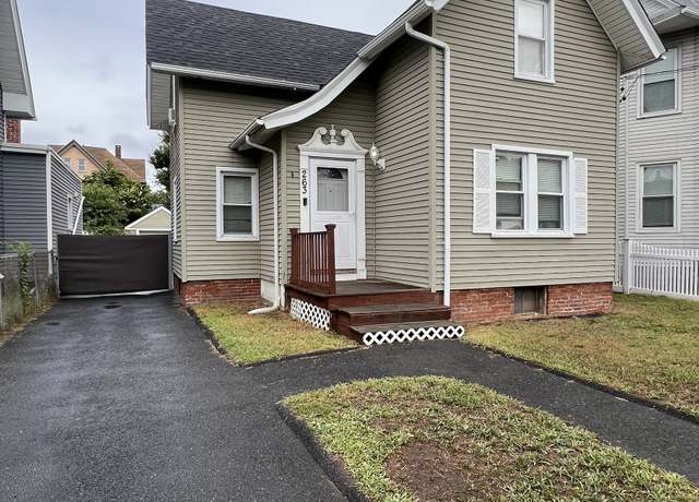Property at 263 Brooks St, Bridgeport, CT 06608, 3 beds, 1 bath