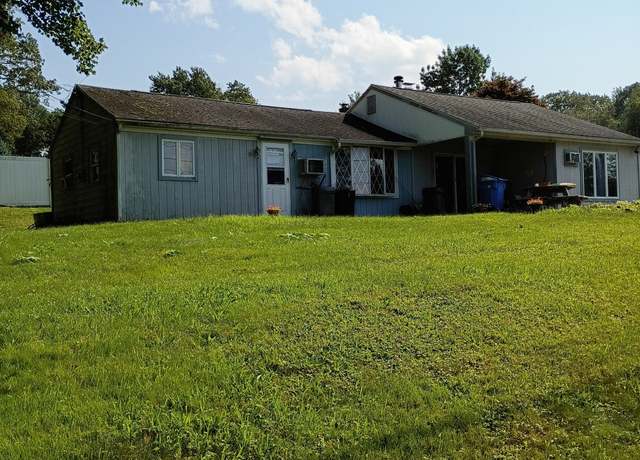 Property at 15 Ellenwood Rd, Wolcott, CT 06716, 3 beds, 1 bath