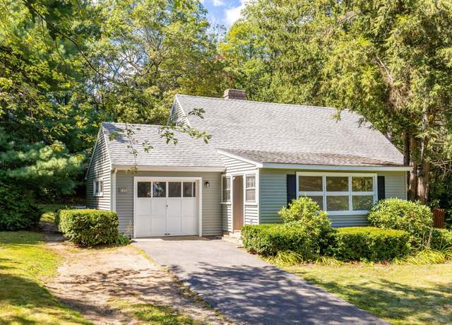 Property at 15 Knollwood Cir, Simsbury, CT 06070, 4 beds, 2 baths