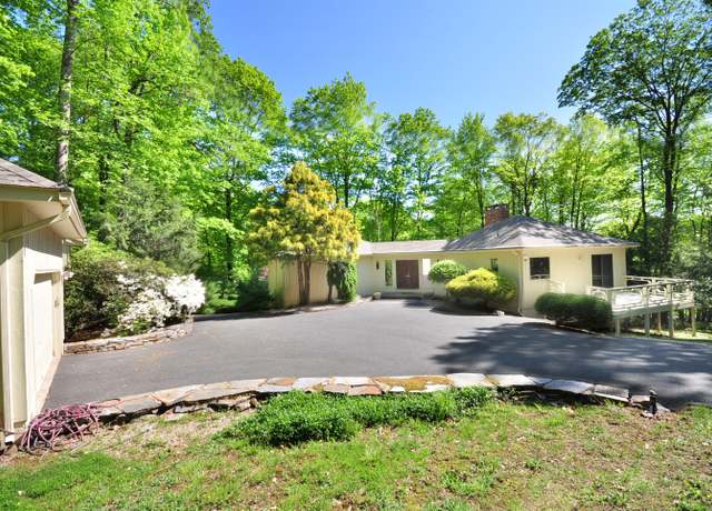 Property at 4 High Ledge Rd, Bloomfield, CT 06002, 3 beds, 2.5 baths