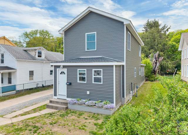 Property at 304 Central Ave, Norwich, CT 06360, 4 beds, 2 baths