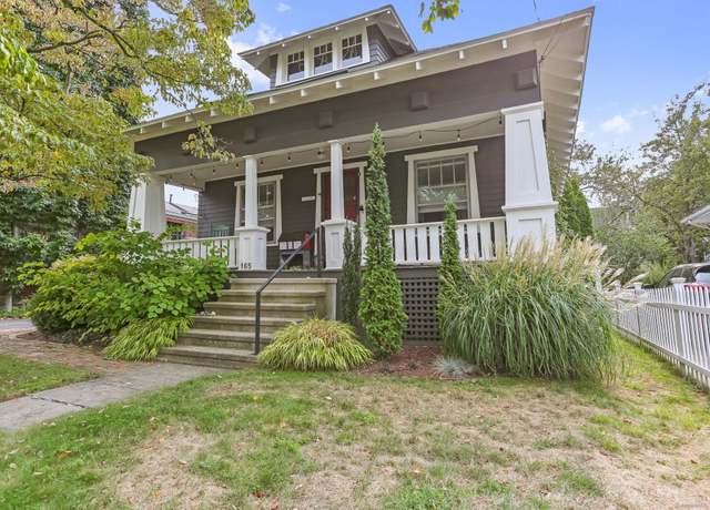 Property at 165 Bennett St, Bridgeport, CT 06605, 2 beds, 1 bath