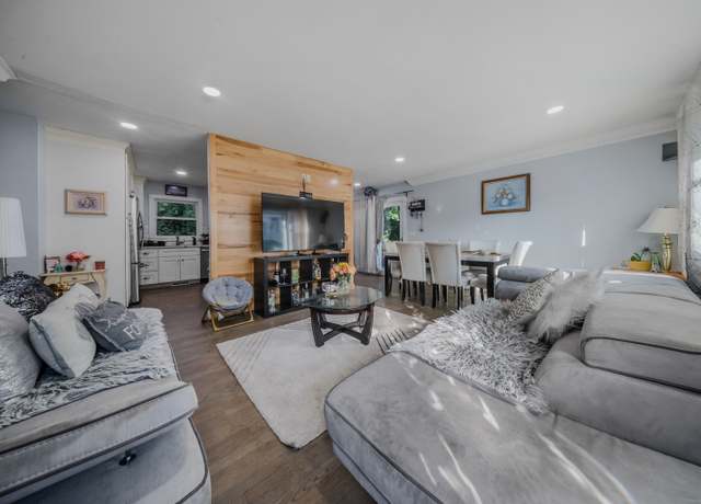 Property at 30 Warwick St, New Haven, CT 06513, 5 beds, 2 baths
