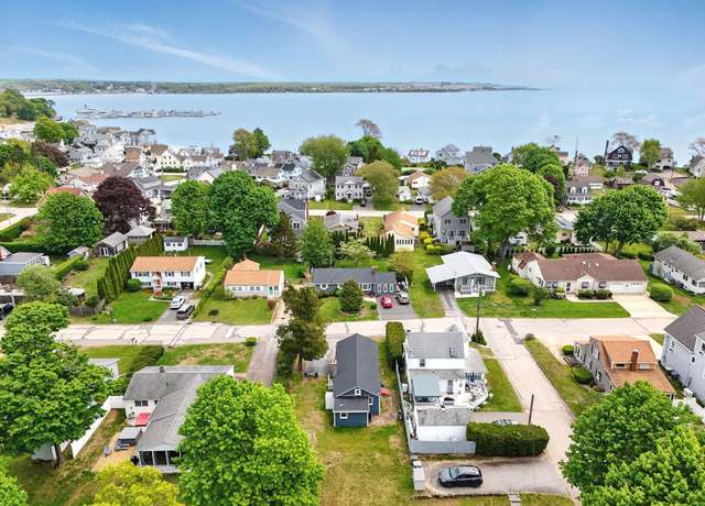 Property at 27 Prospect Ave, East Lyme, CT 06357, 3 beds, 1 bath