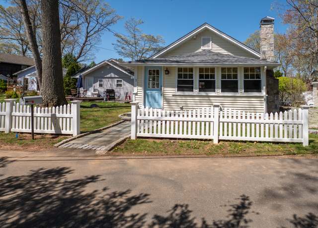Property at 2 Bartholomew Rd, Branford, CT 06405, 2 beds, 1 bath