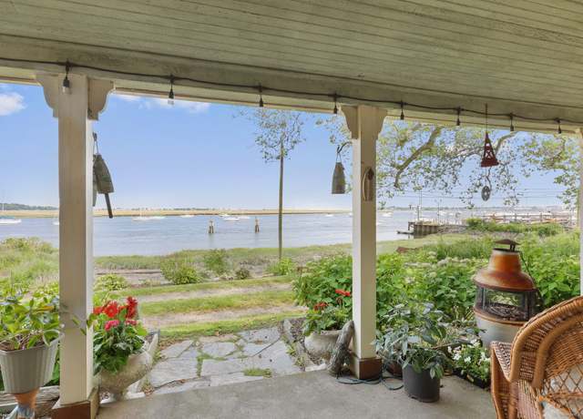 Property at 30 Shore Rd, Stratford, CT 06615, 2 beds, 1 bath