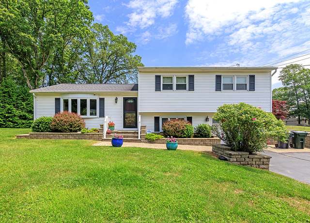 Property at 99 Walkley Dr, Southington, CT 06489, 3 beds, 2.5 baths