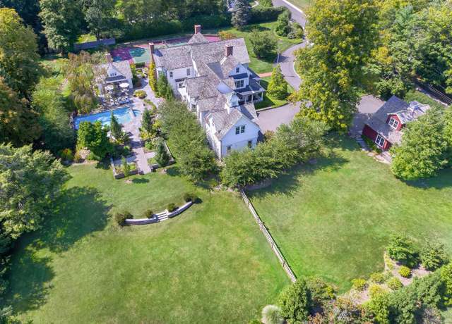 Property at 14 Market St, Ridgefield, CT 06877, 6 beds, 7 baths