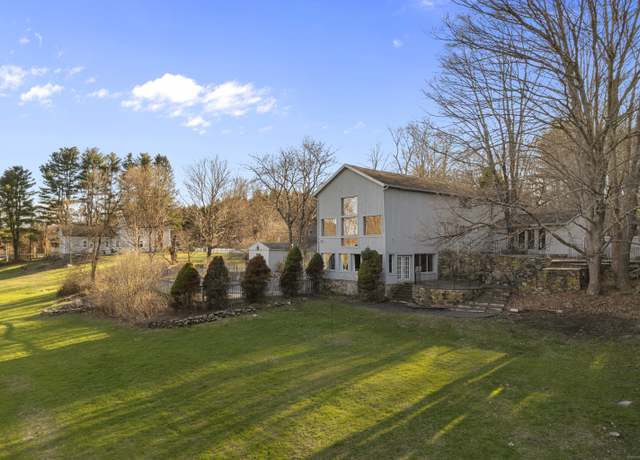 Property at 94 Old Town Farm Rd, Woodbury, CT 06798, 6 beds, 3 baths