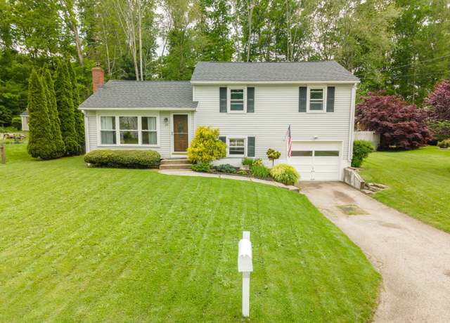 Property at 25 Meadow Wood Dr, North Stonington, CT 06359, 3 beds, 1.5 baths