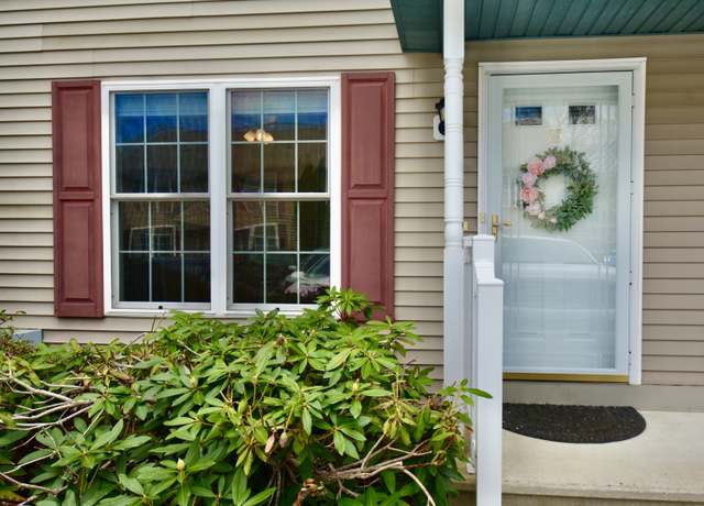 Property at 306 Salem Tpke #15, Norwich, CT 06360, 2 beds, 2.5 baths