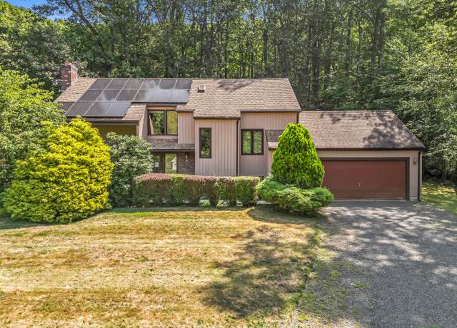 Property at 46 Ash Dr, Hamden, CT 06518, 3 beds, 2.5 baths
