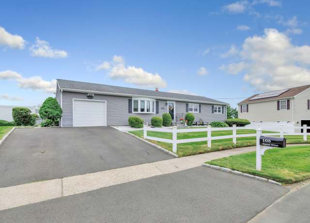 Property at 105 Daniel Dr, Stratford, CT 06614, 3 beds, 2.5 baths