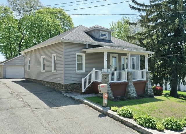 Property at 98 Atwood Ave, Waterbury, CT 06705, 3 beds, 1 bath