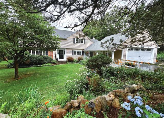 Property at 593 Northfield Rd, Watertown, CT 06795, 4 beds, 3.5 baths