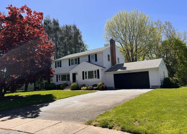 Property at 24 Abby Ln, Hamden, CT 06514, 3 beds, 3.5 baths
