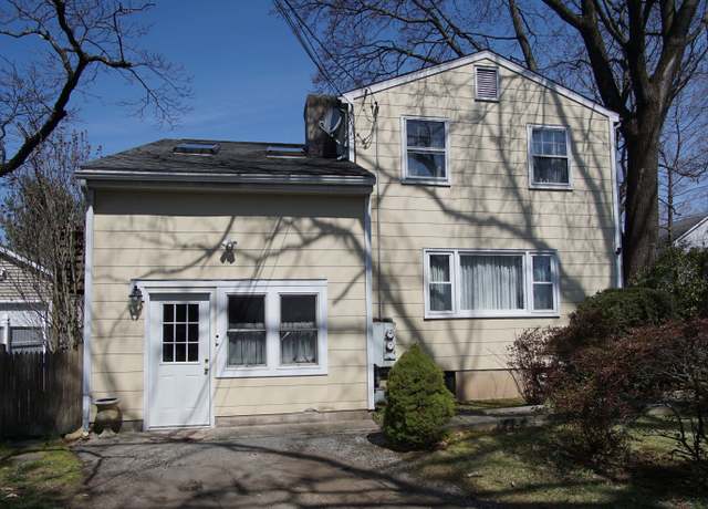 Property at 33 Almira Dr, Greenwich, CT 06831, 4 beds, 2.5 baths