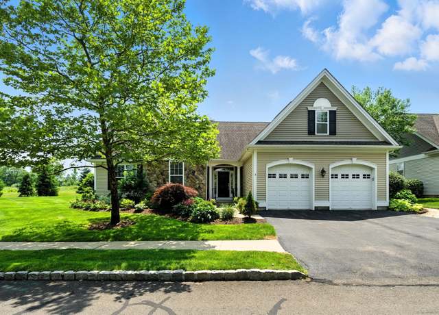 Property at 3 Bay Hill Dr #3, Bloomfield, CT 06002, 2 beds, 2 baths