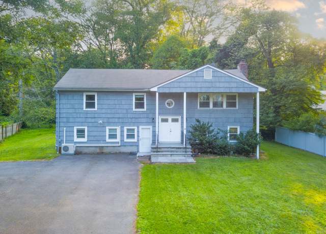 Property at 4 Robert Ln, Westport, CT 06880, 5 beds, 3 baths