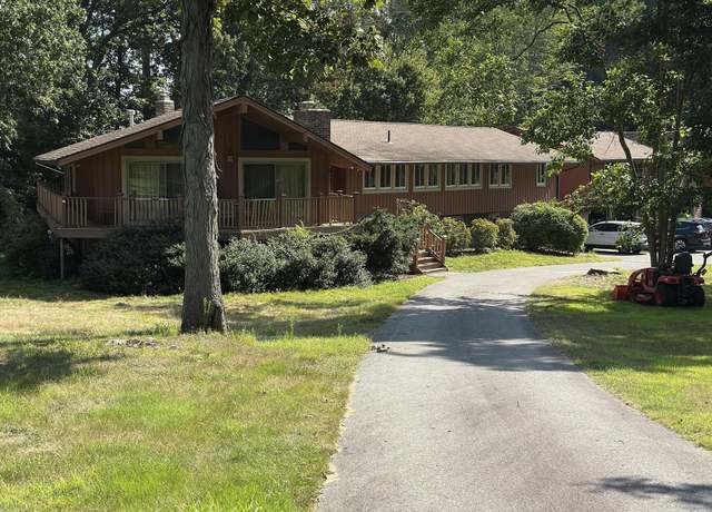 Property at 14 Kenilworth Dr, Killingworth, CT 06419, 5 beds, 3.5 baths