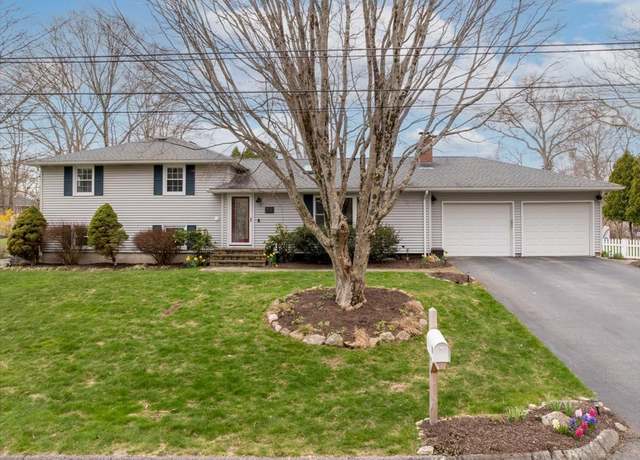 Property at 21 Sloop Ln, Stonington, CT 06355, 4 beds, 2.5 baths