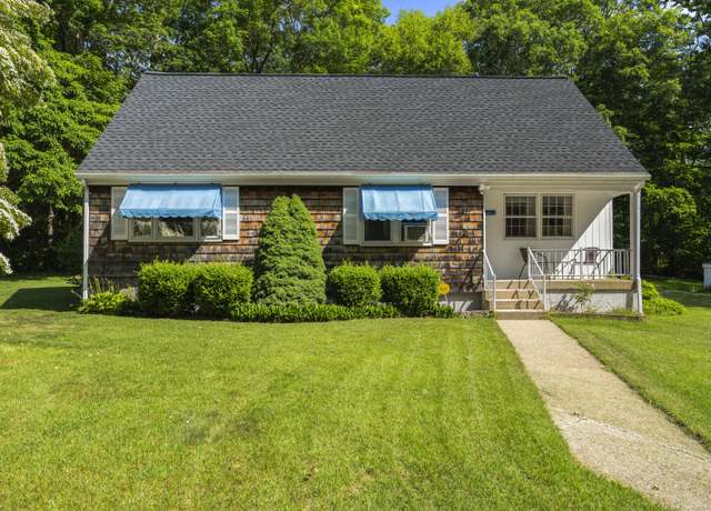 Property at 8 Nelson Dr, East Lyme, CT 06333, 3 beds, 1 bath